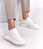 Białe Sneakersy Zdobione Tłoczeniem Peyton